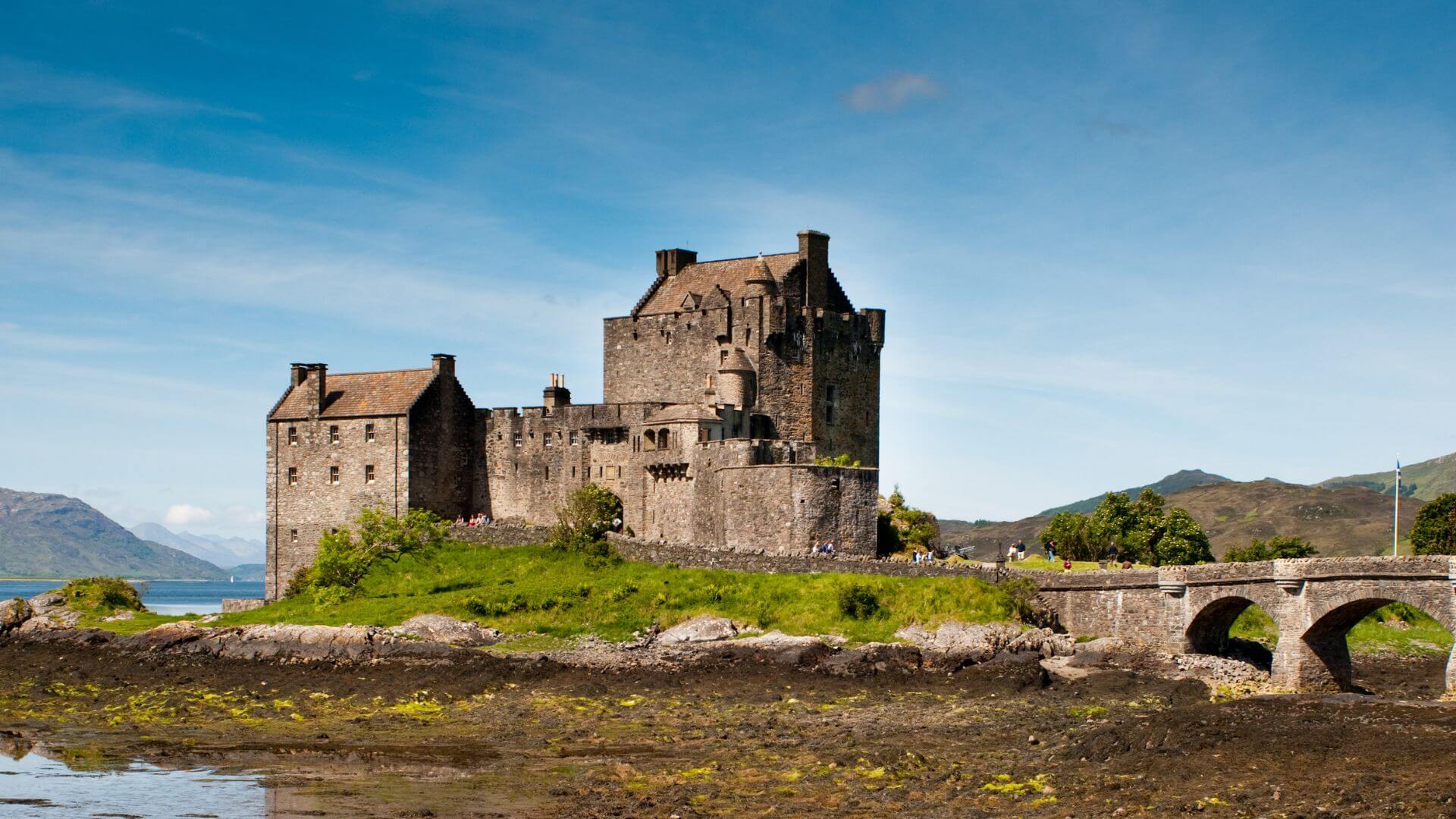 Tour dei Castelli della Scozia tra storia, leggende e paesaggi mozzafiato - Castello di Urquhart