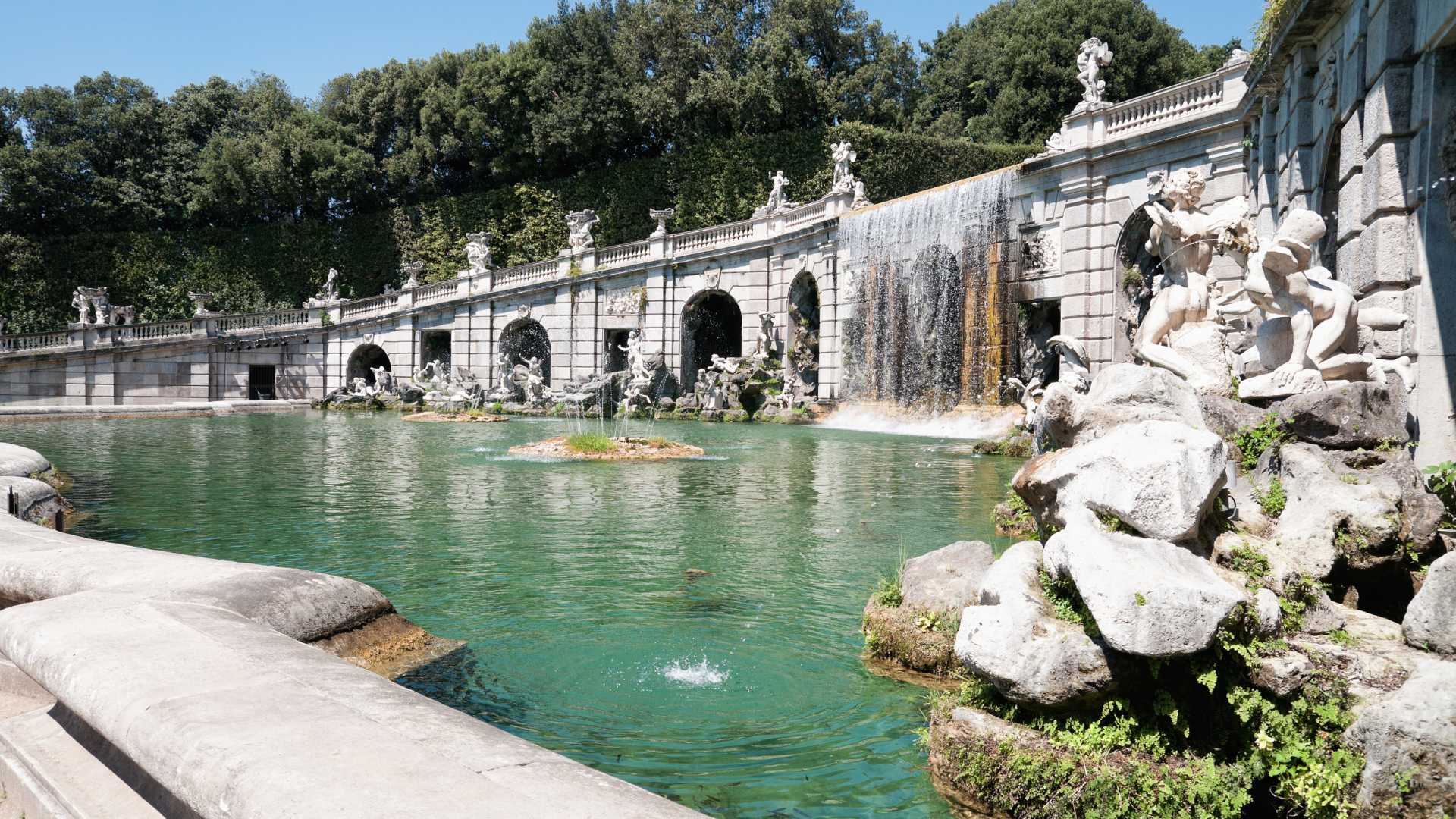 oro di Napoli scopri i tesori dei Borboni con un tour organizzato - Reggia di Caserta